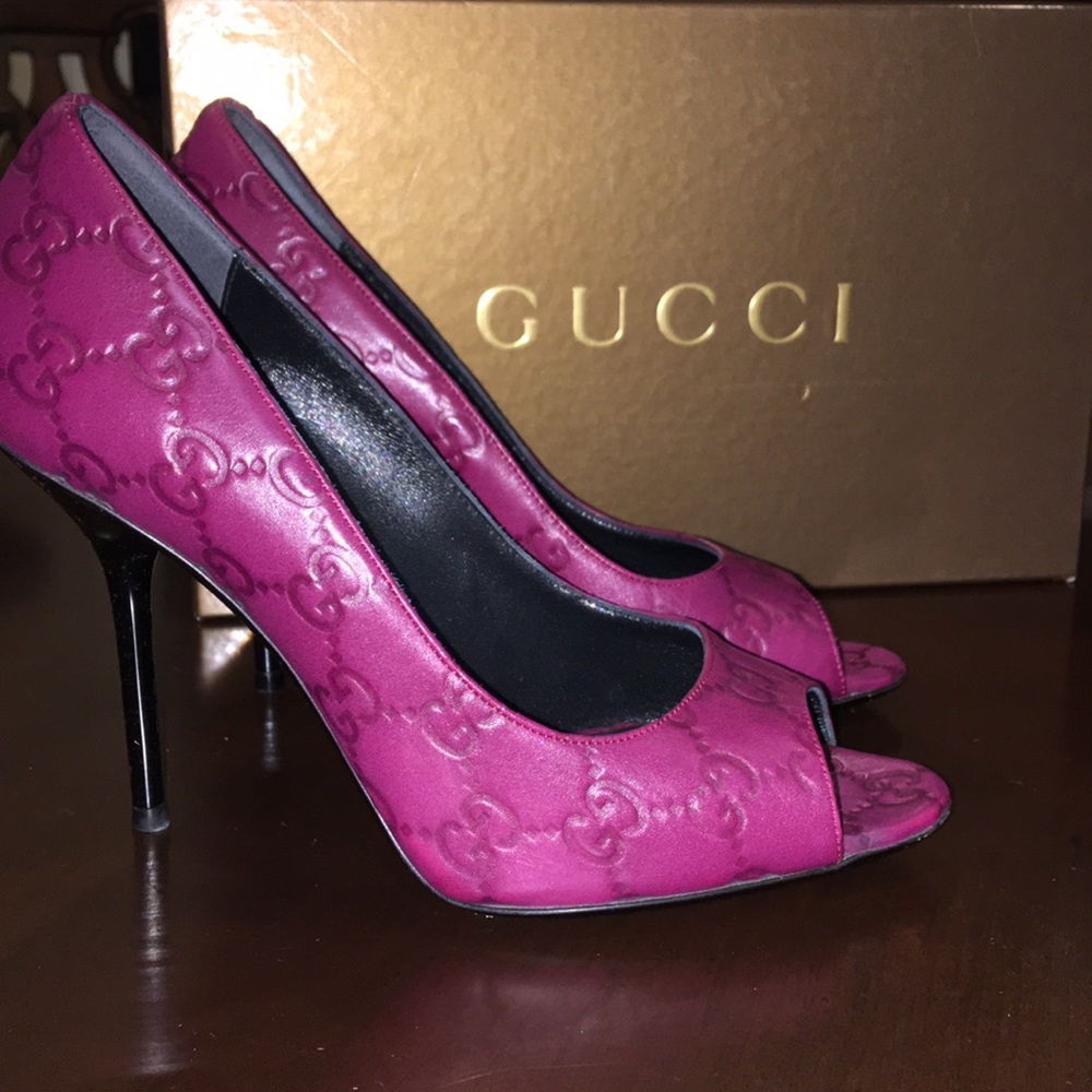 GUCCI MAGENTA PUMPS